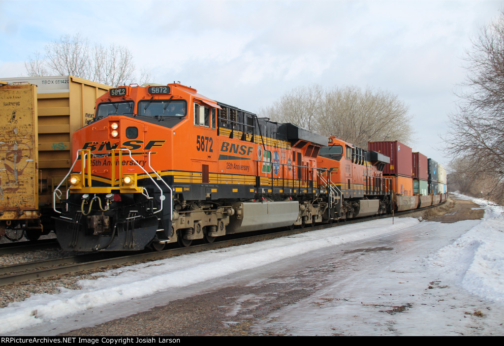 BNSF 5872 West